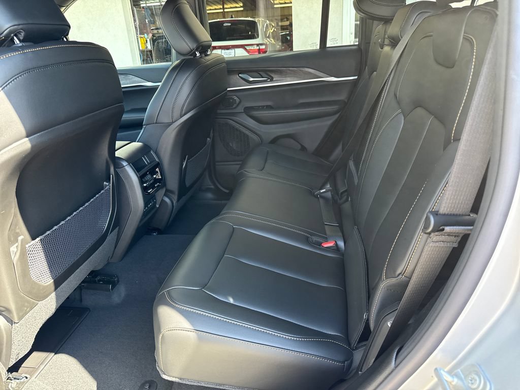 New 2026 Jeep Grand Cherokee Limited AWD/4WD image 26