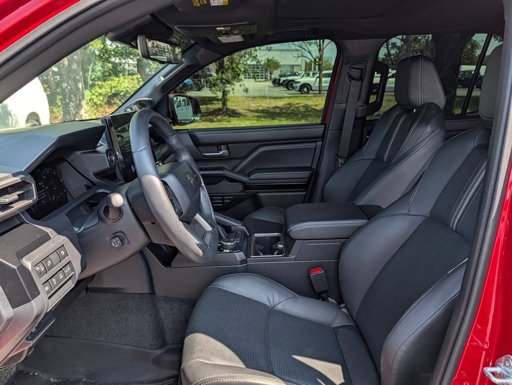 Used 2025 Toyota 4Runner Limited w/ Tow Technology Package AWD/4WD image 13