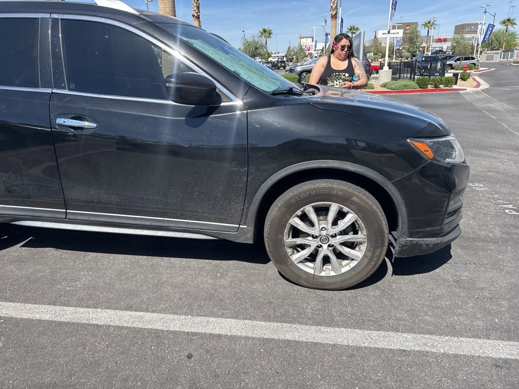 Used 2019 Nissan Rogue SV image 12