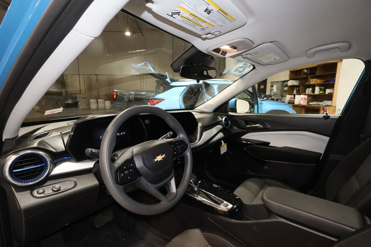 Certified 2025 Chevrolet Trax LT image 9