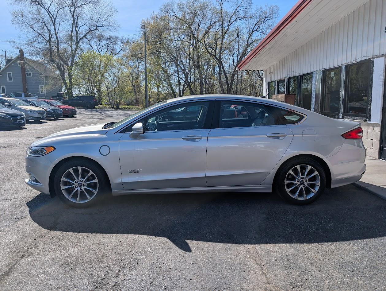 Used 2017 Ford Fusion Energi SE FWD image 4