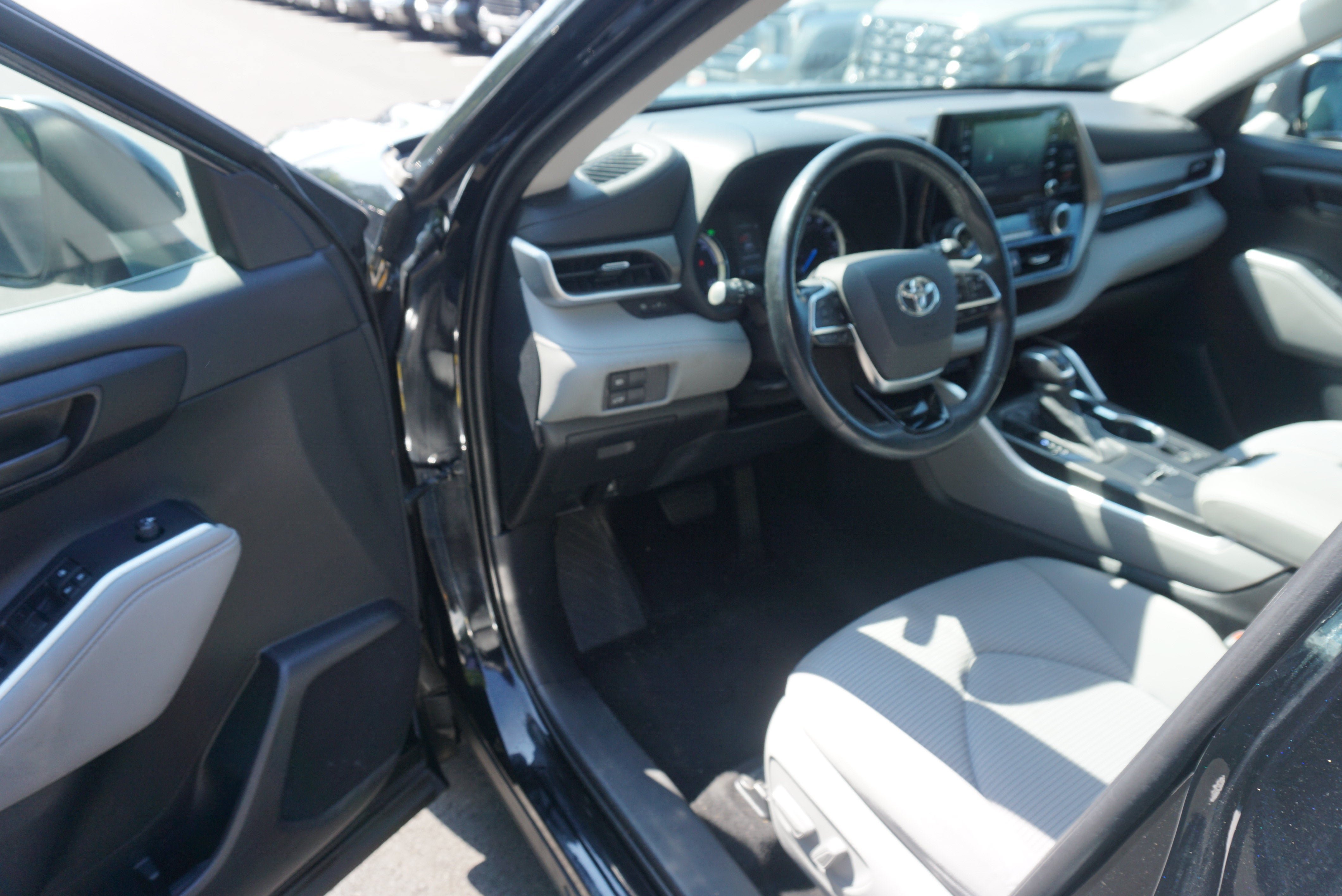 Used 2020 Toyota Highlander LE AWD/4WD image 7