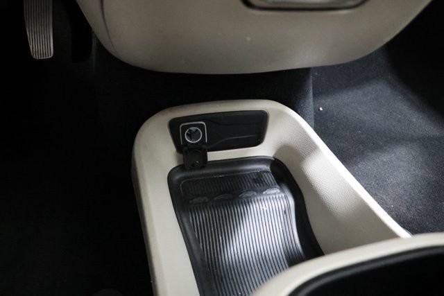 Used 2023 Chrysler Pacifica Touring-L FWD image 30