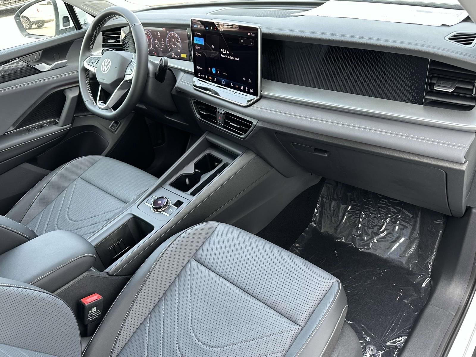 New 2025 Volkswagen Tiguan SE image 12