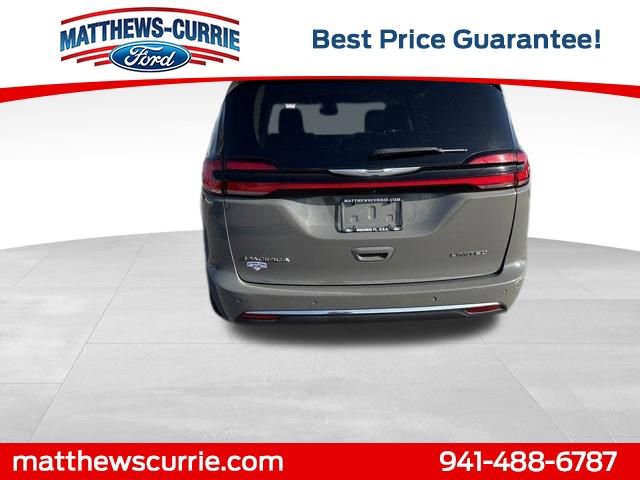 Used 2023 Chrysler Pacifica Limited image 5