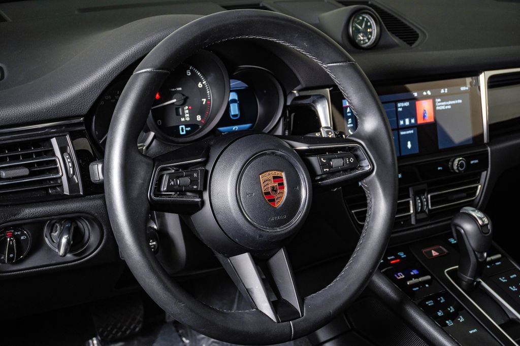 Certified 2026 Porsche Macan AWD/4WD image 18