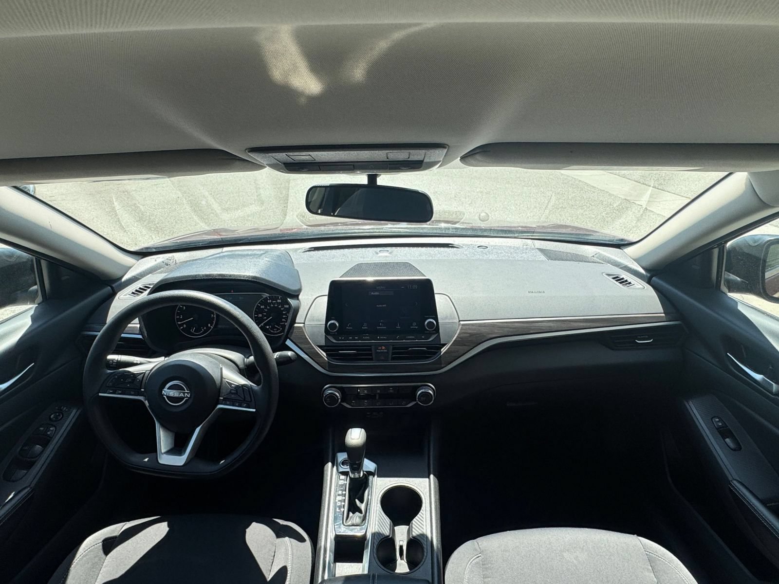 Used 2025 Nissan Altima 2.5 SV FWD image 33