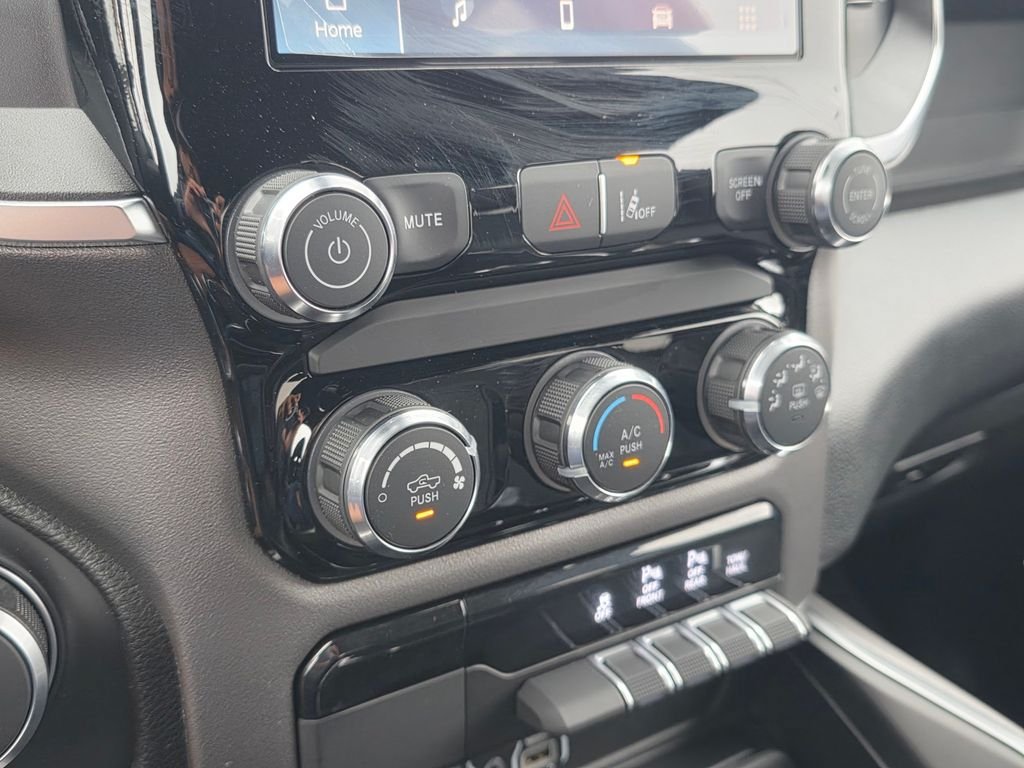New 2026 RAM 1500 4x4 Crew Cab image 18