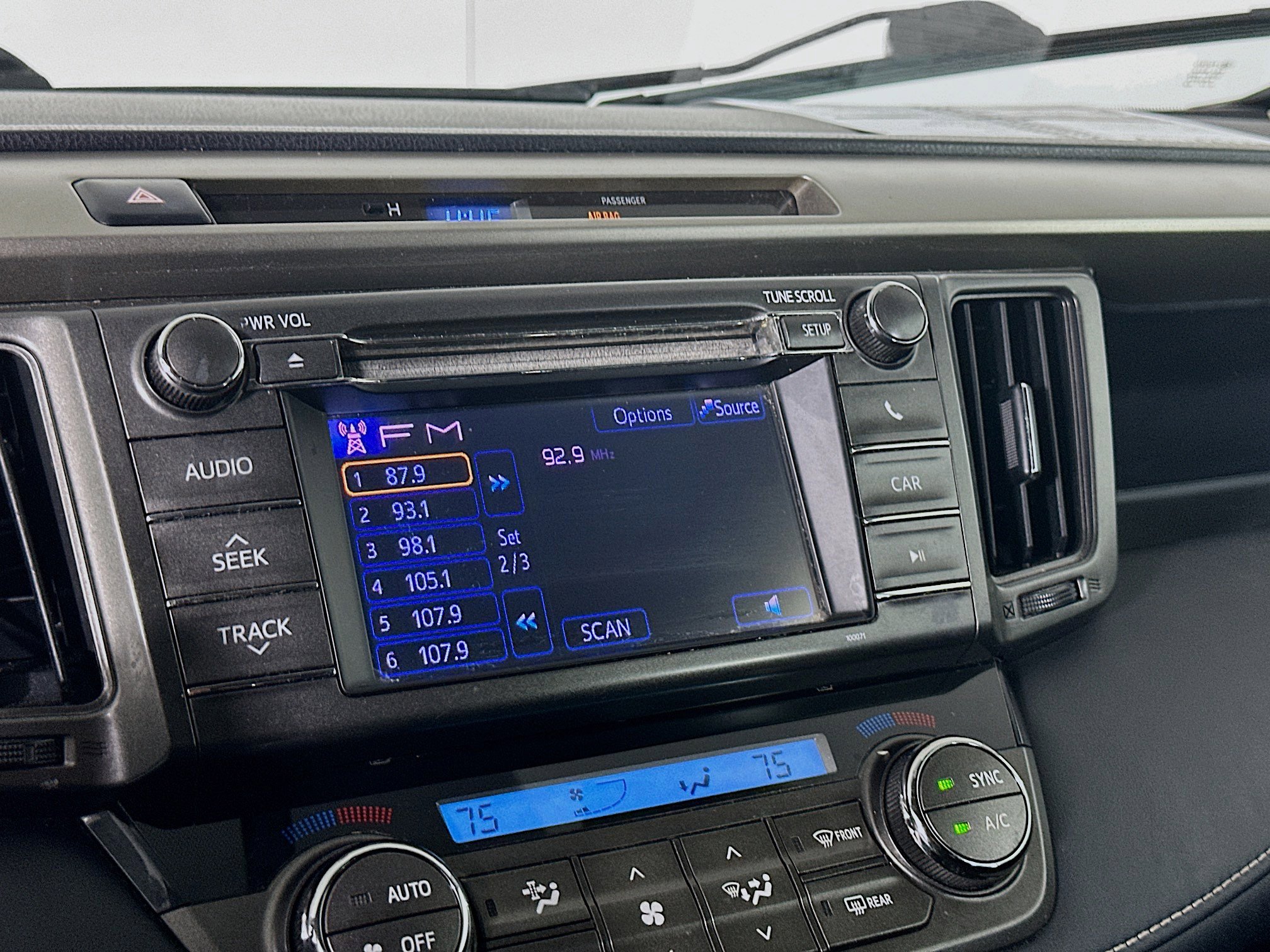 Used 2013 Toyota RAV4 XLE image 19