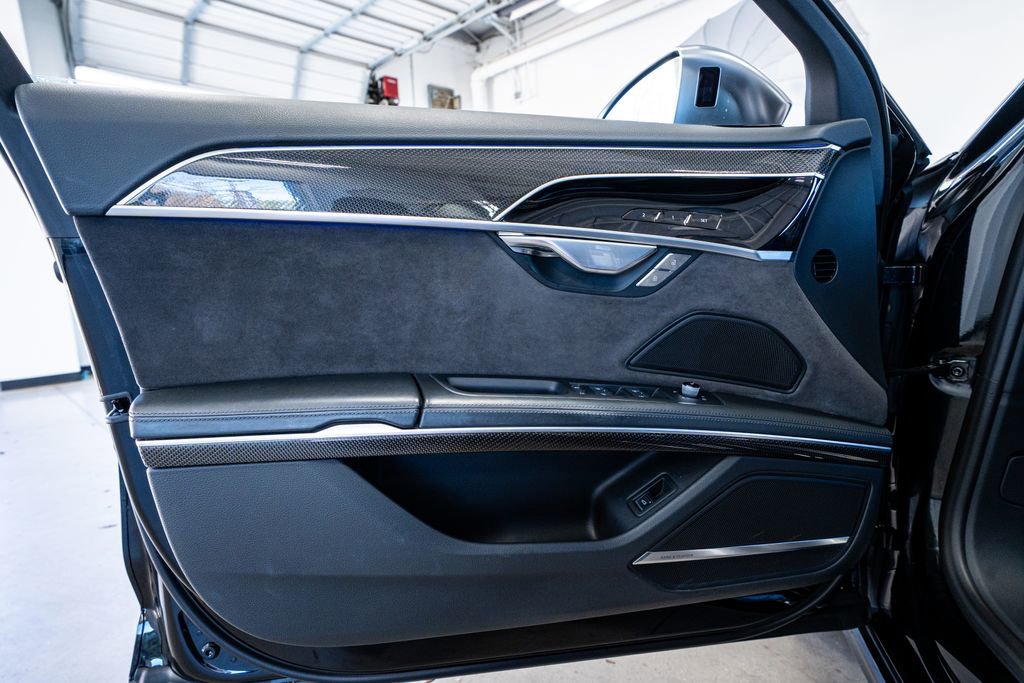 Used 2020 Audi S8 L image 29