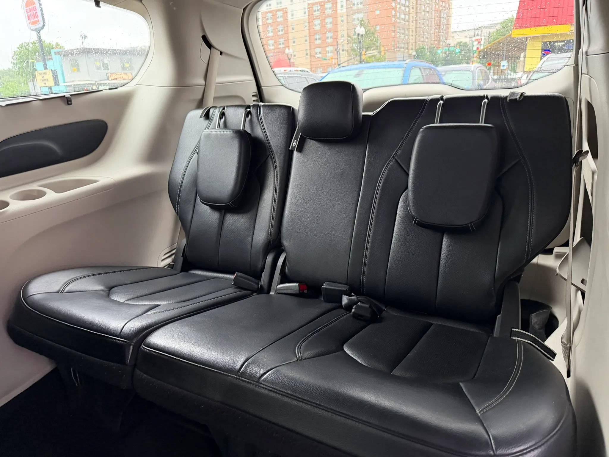 Used 2022 Chrysler Pacifica Touring-L FWD image 9