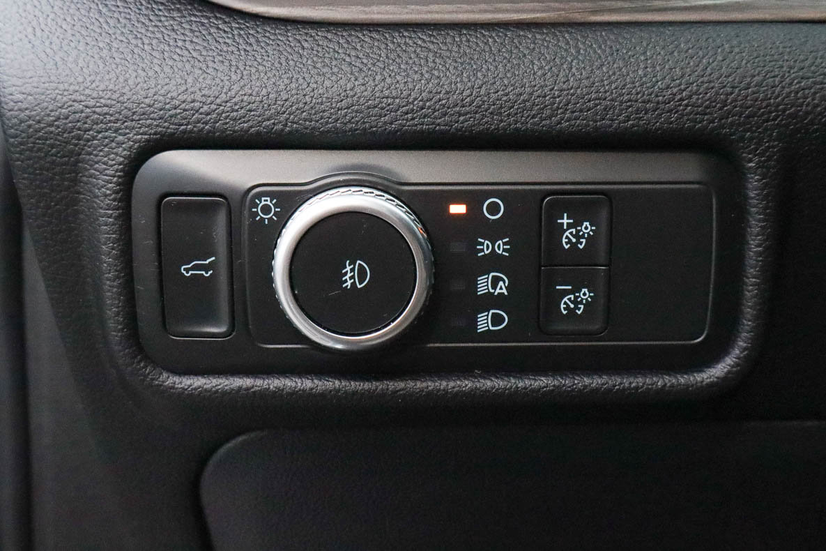 Used 2021 Ford Explorer Limited w/ Equipment Group 301A image 16