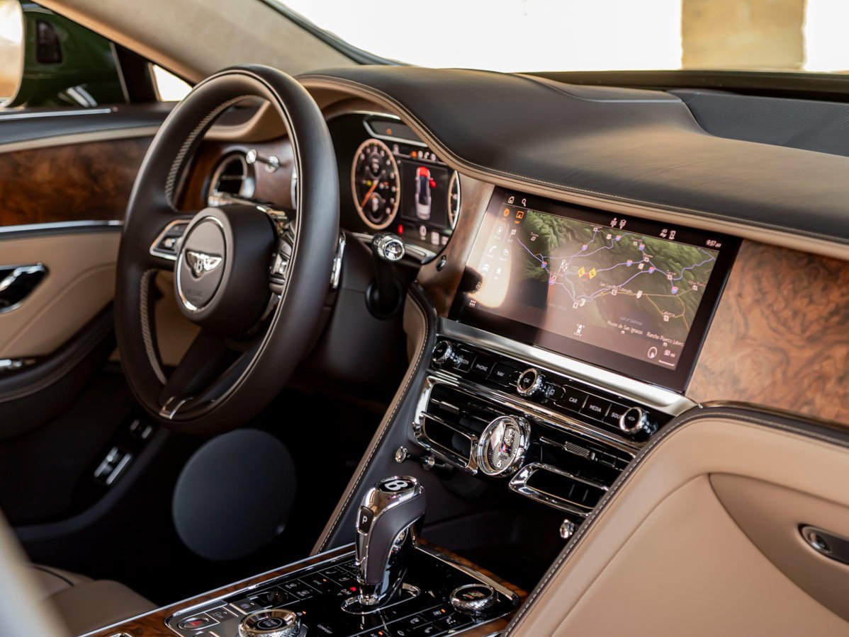 Used 2022 Bentley Flying Spur Plug-In Hybrid image 32