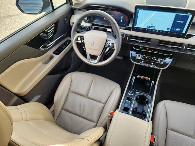 New 2026 Lincoln Aviator AWD w/ Jet Appearance Package image 10