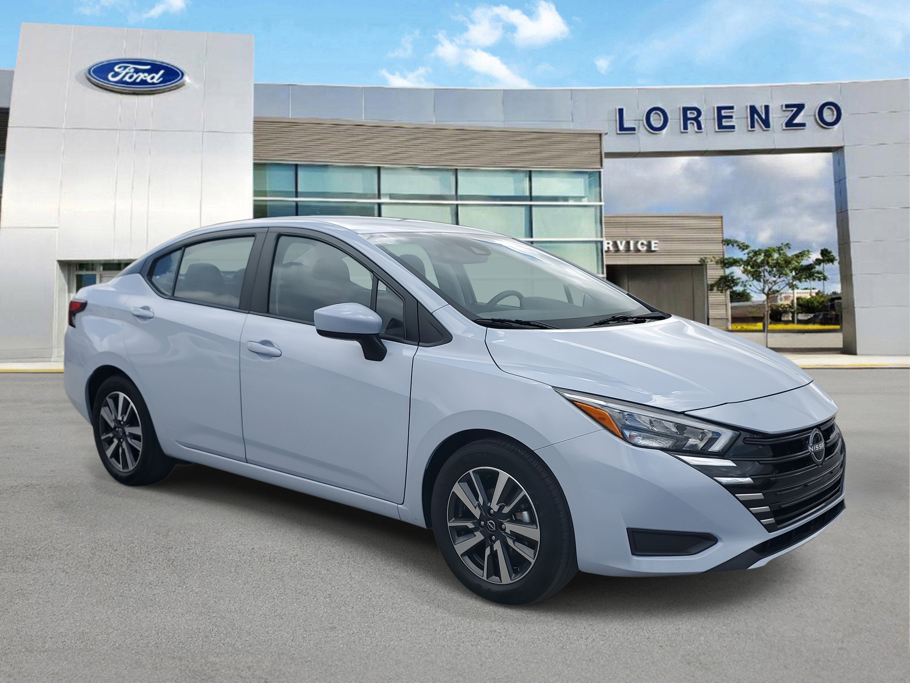 Used 2025 Nissan Versa SV image 3