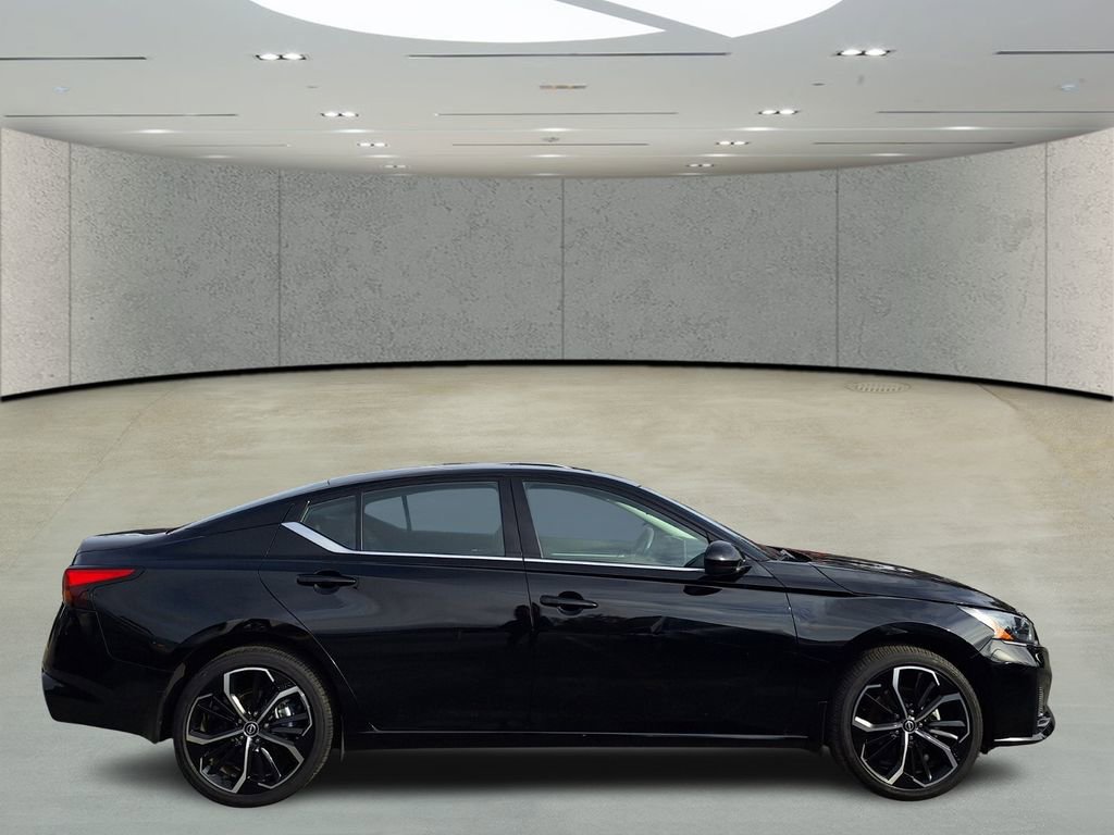Certified 2024 Nissan Altima 2.5 SR w/ SR Premium Package image 5