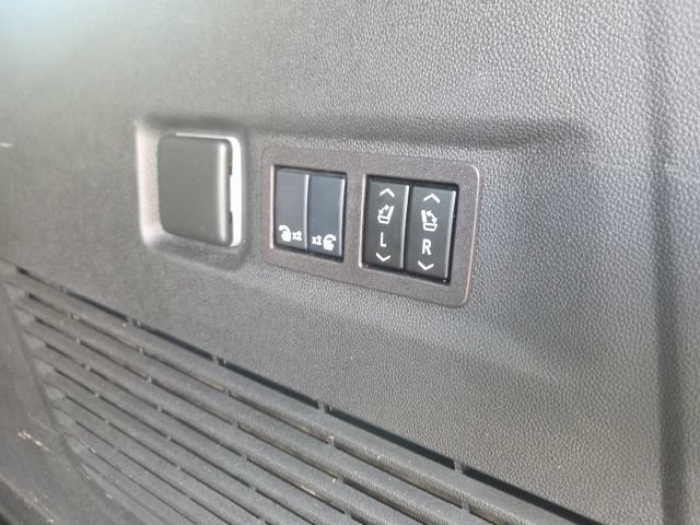 Used 2024 Chevrolet Suburban High Country AWD/4WD image 11