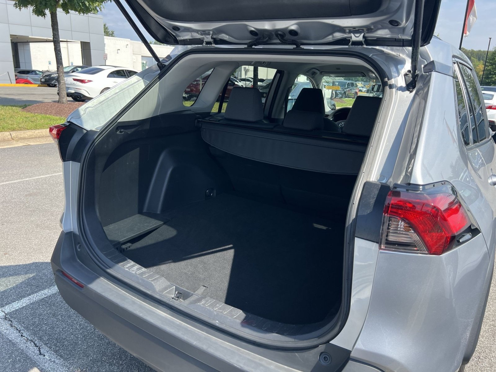 Used 2025 Toyota RAV4 XLE AWD/4WD image 22