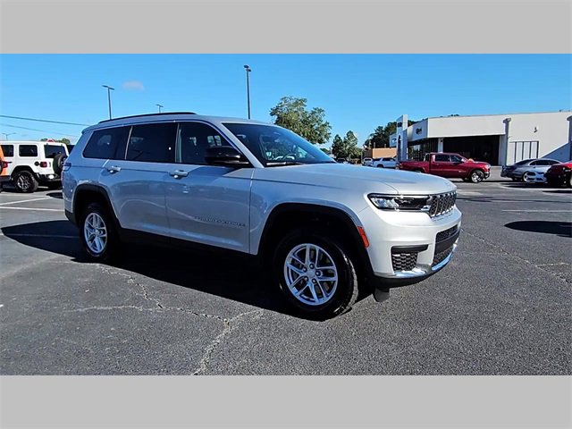 New 2025 Jeep Grand Cherokee L Laredo image 16