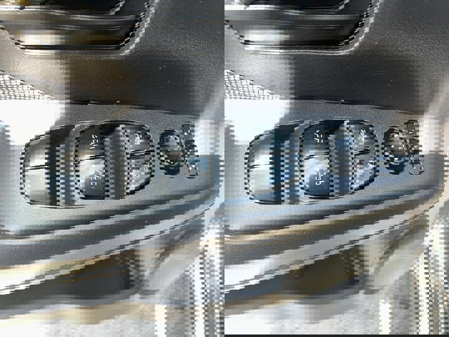 Used 2020 Nissan Kicks S image 17