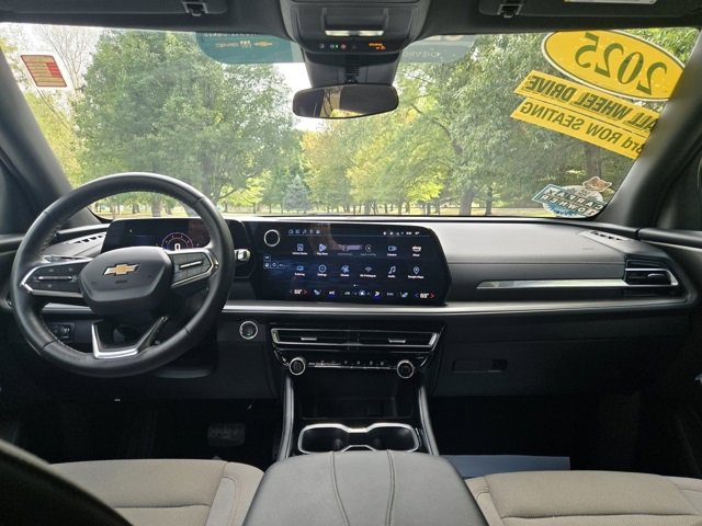 Used 2025 Chevrolet Traverse LT image 14