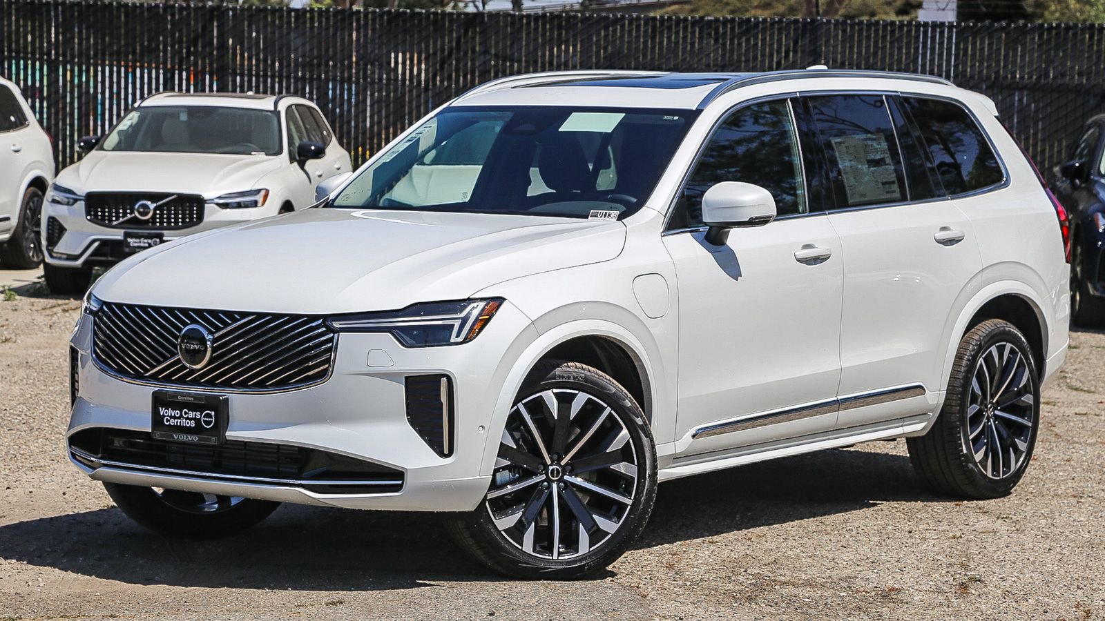 Used 2025 Volvo XC90 T8 Plus w/ Protection Package Premier AWD/4WD image 1