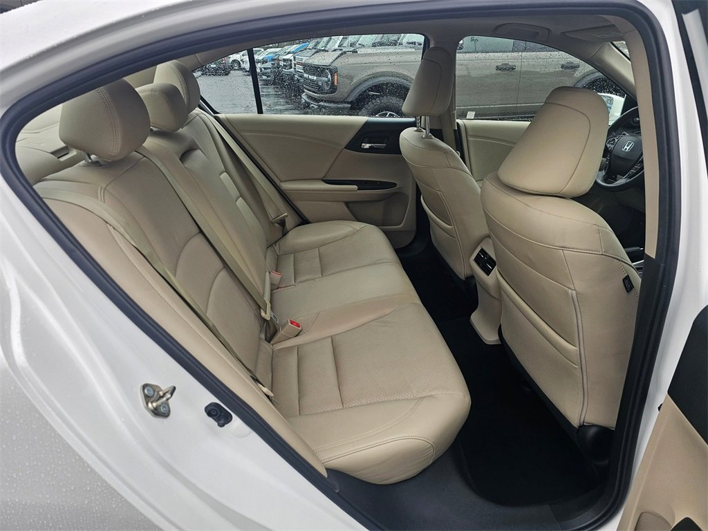 Used 2016 Honda Accord Touring image 11
