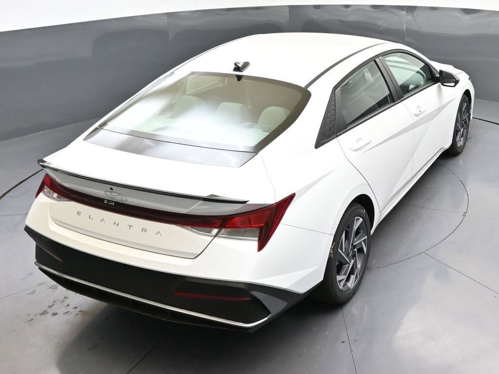 Certified 2025 Hyundai Elantra Sport FWD image 45