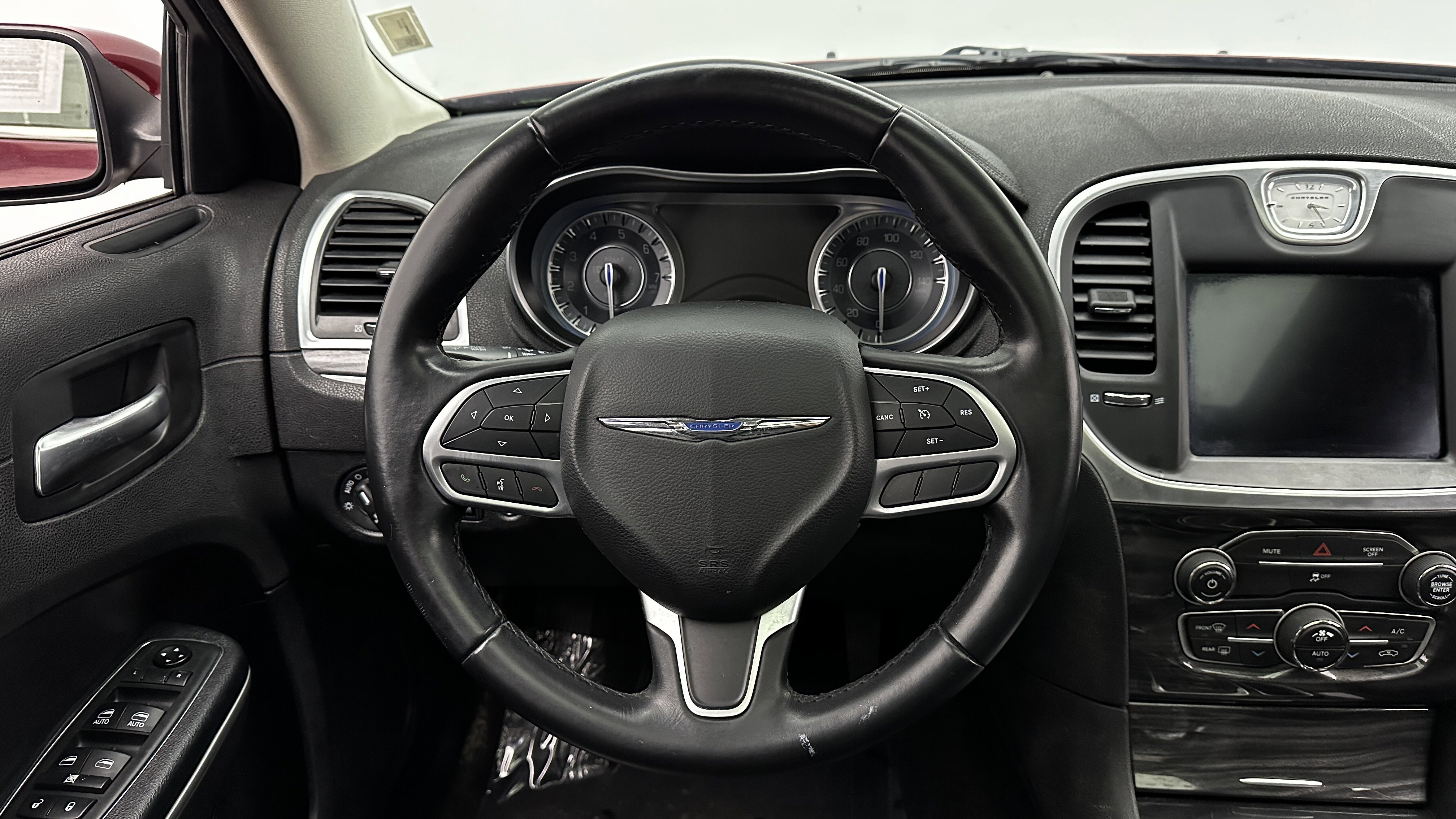 Used 2018 Chrysler 300 Touring L image 24