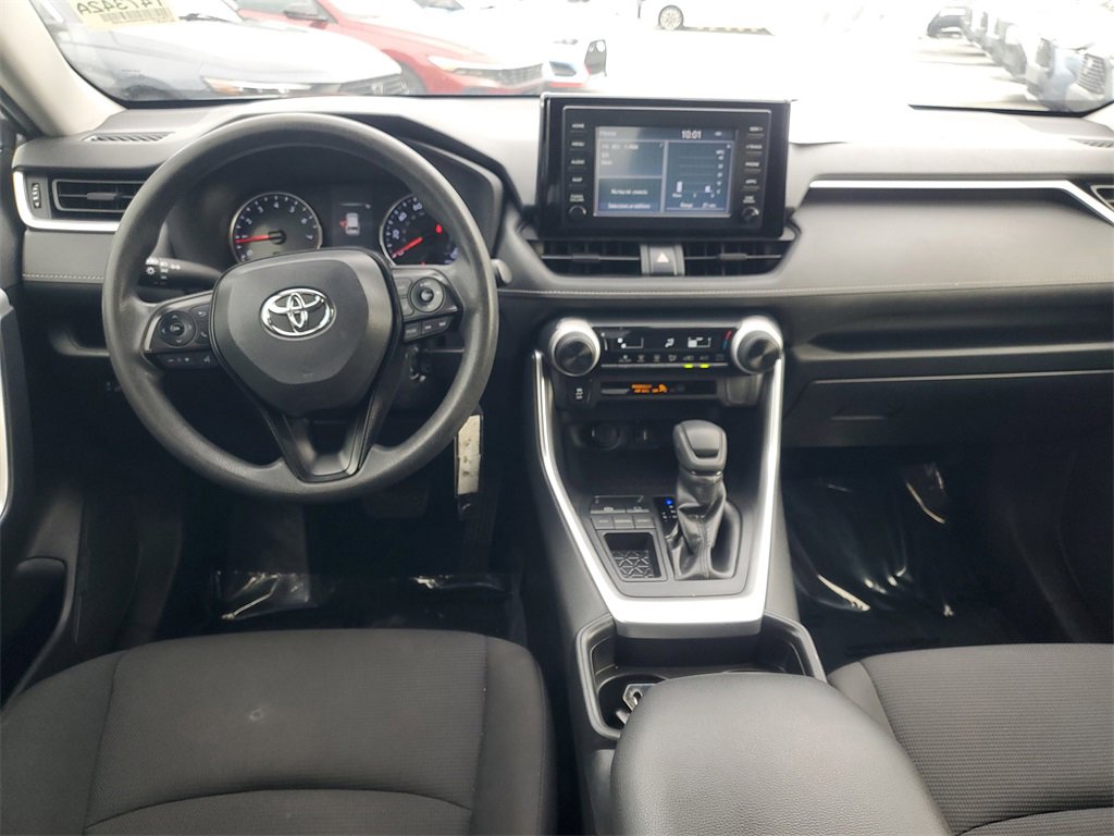 Used 2019 Toyota RAV4 LE image 11