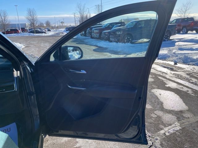 Used 2019 Cadillac XT4 Sport w/ Cold Weather Package AWD/4WD image 32