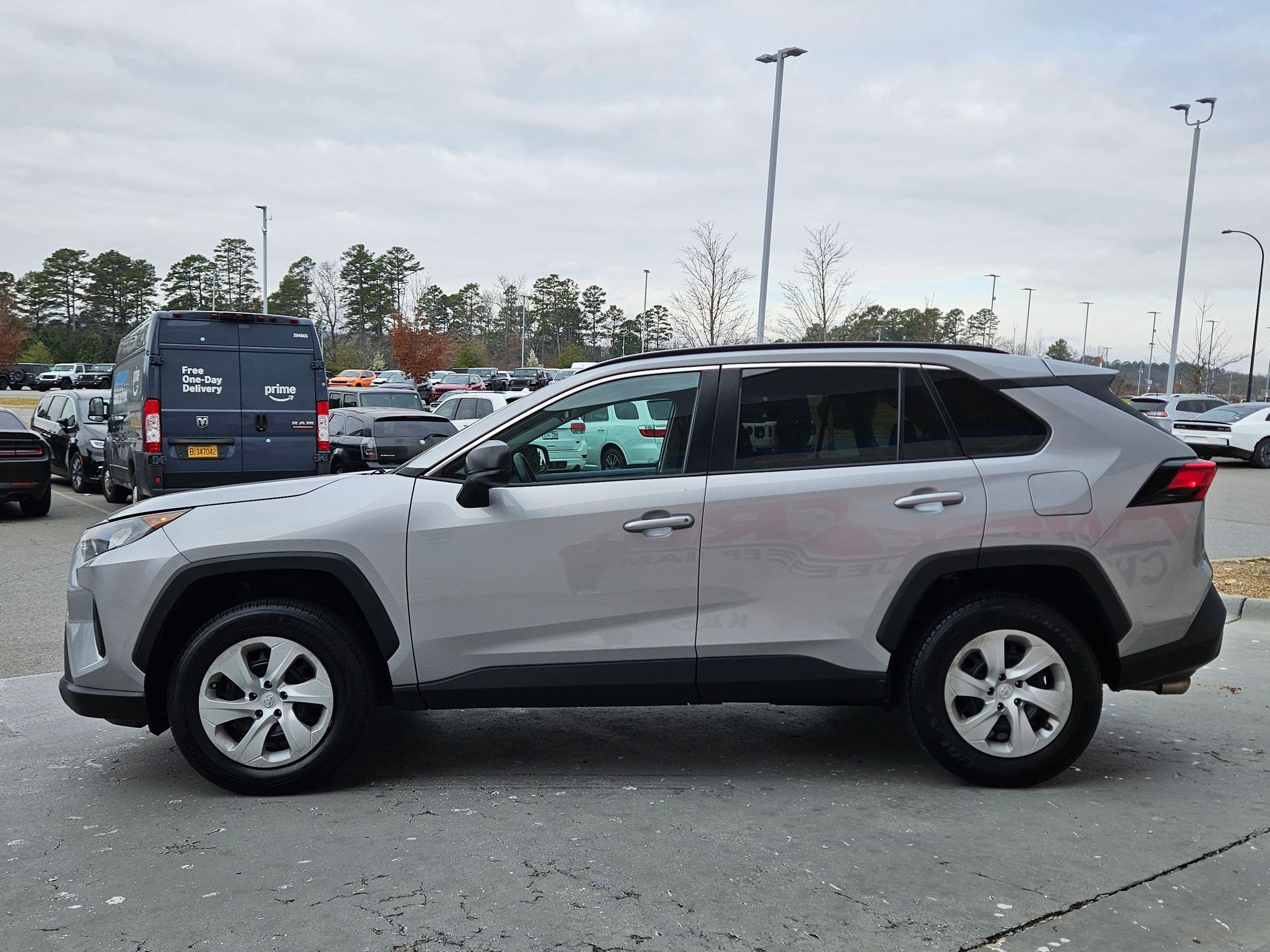 Used 2019 Toyota RAV4 LE w/ Carpet Mat Package image 4