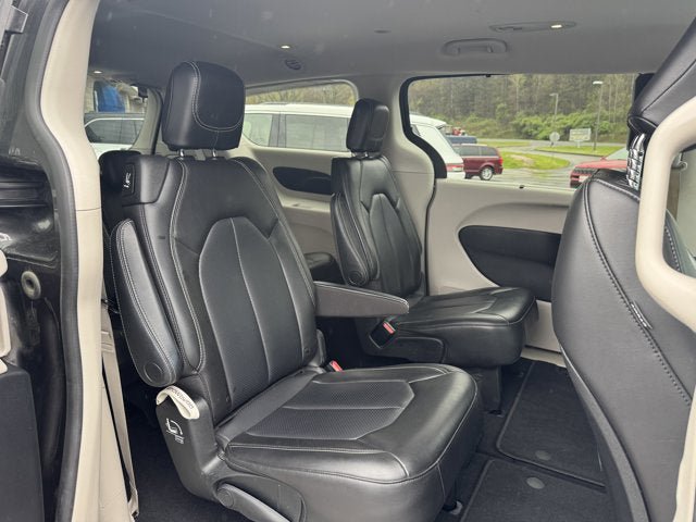 Used 2020 Chrysler Voyager Lxi FWD image 14