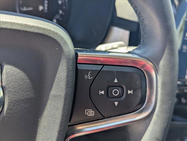 Used 2022 Volvo XC40 T5 Momentum w/ Premium Package AWD/4WD image 11