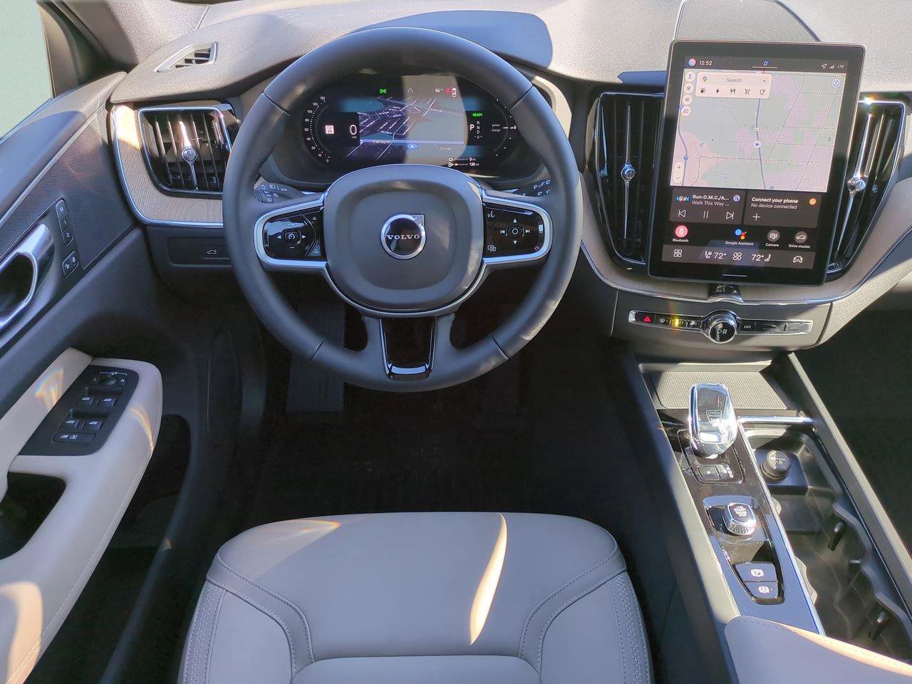 New 2026 Volvo XC60 T8 Plus image 12