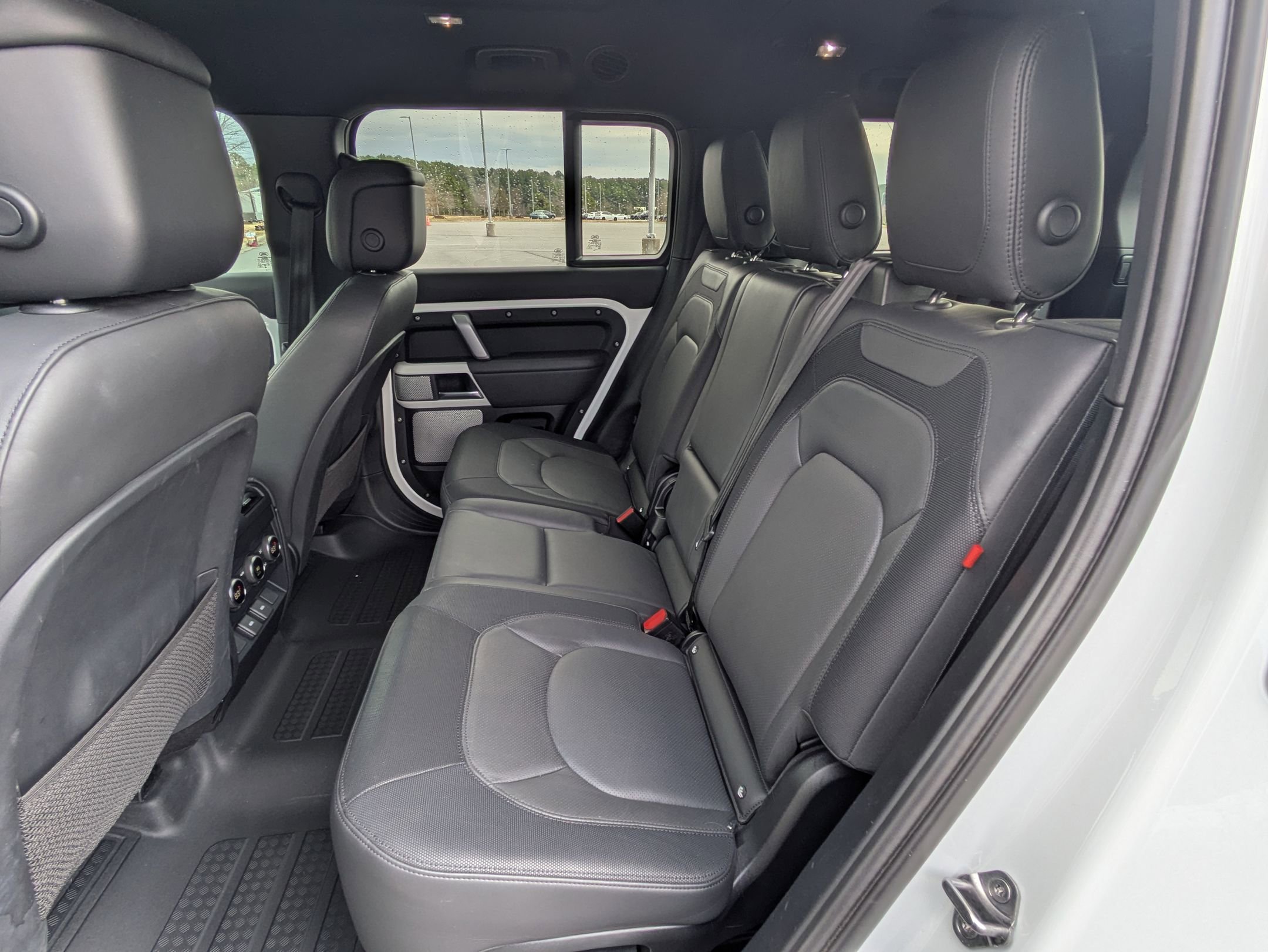 Certified 2023 Land Rover Defender 130 X-Dynamic SE image 27