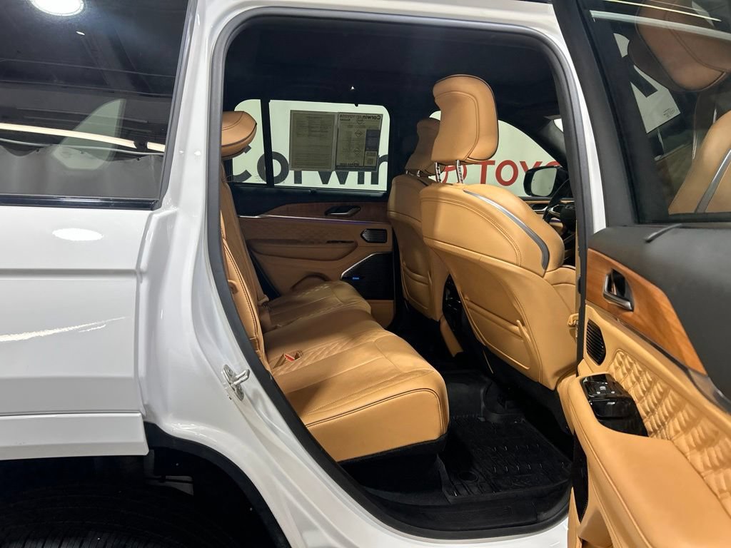 Used 2023 Jeep Grand Cherokee Summit AWD/4WD image 16