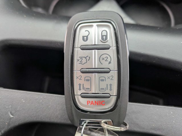 Certified 2026 Chrysler Pacifica Select FWD image 31