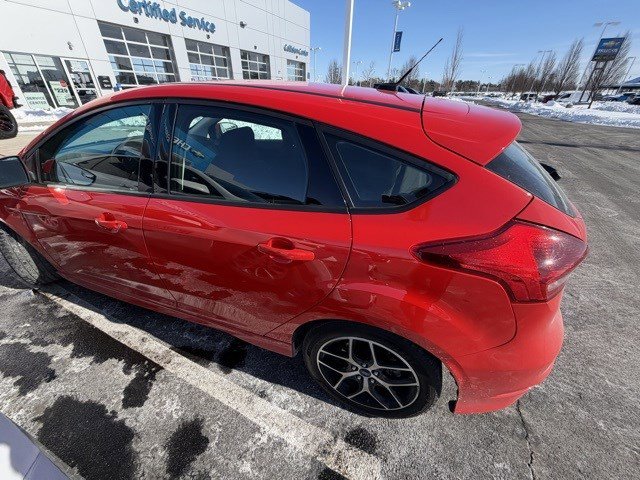 Used 2016 Ford Focus SE w/ SE Sport Package image 13