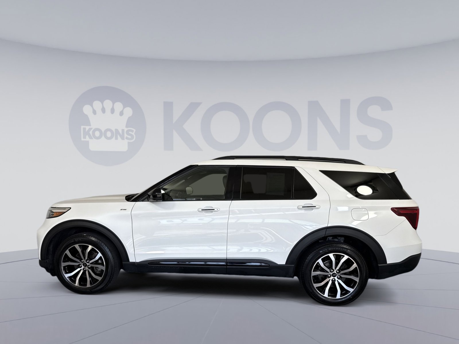 Used 2023 Ford Explorer ST-Line w/ Class IV Trailer Tow Package AWD/4WD image 2