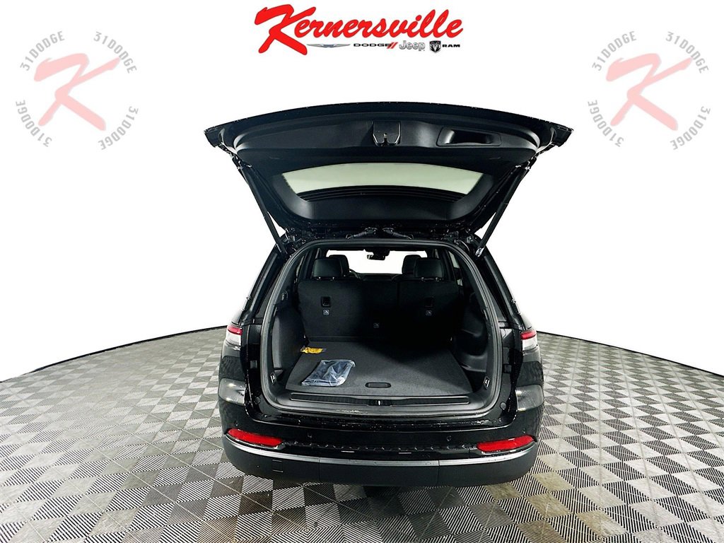 New 2025 Jeep Grand Cherokee Altitude image 15