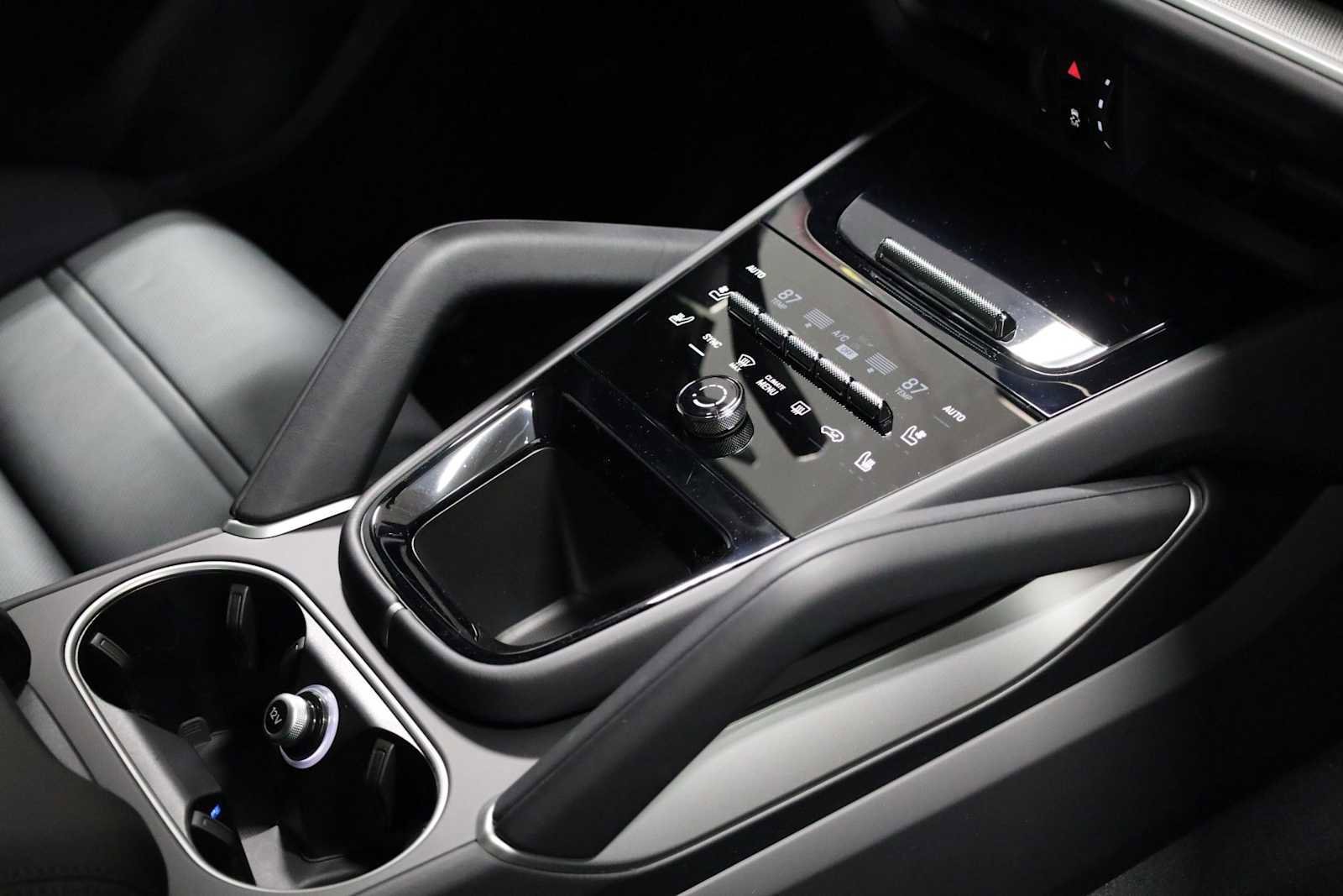 New 2026 Porsche Cayenne Coupe AWD/4WD image 21