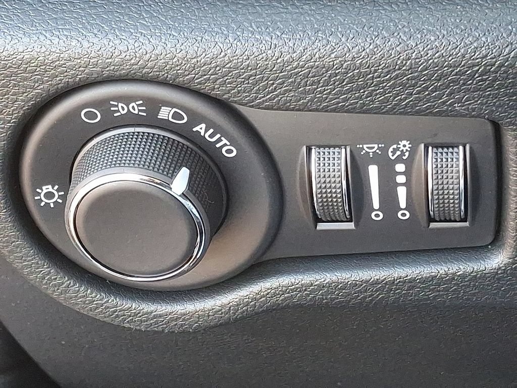 New 2026 Chrysler Voyager LX FWD image 18