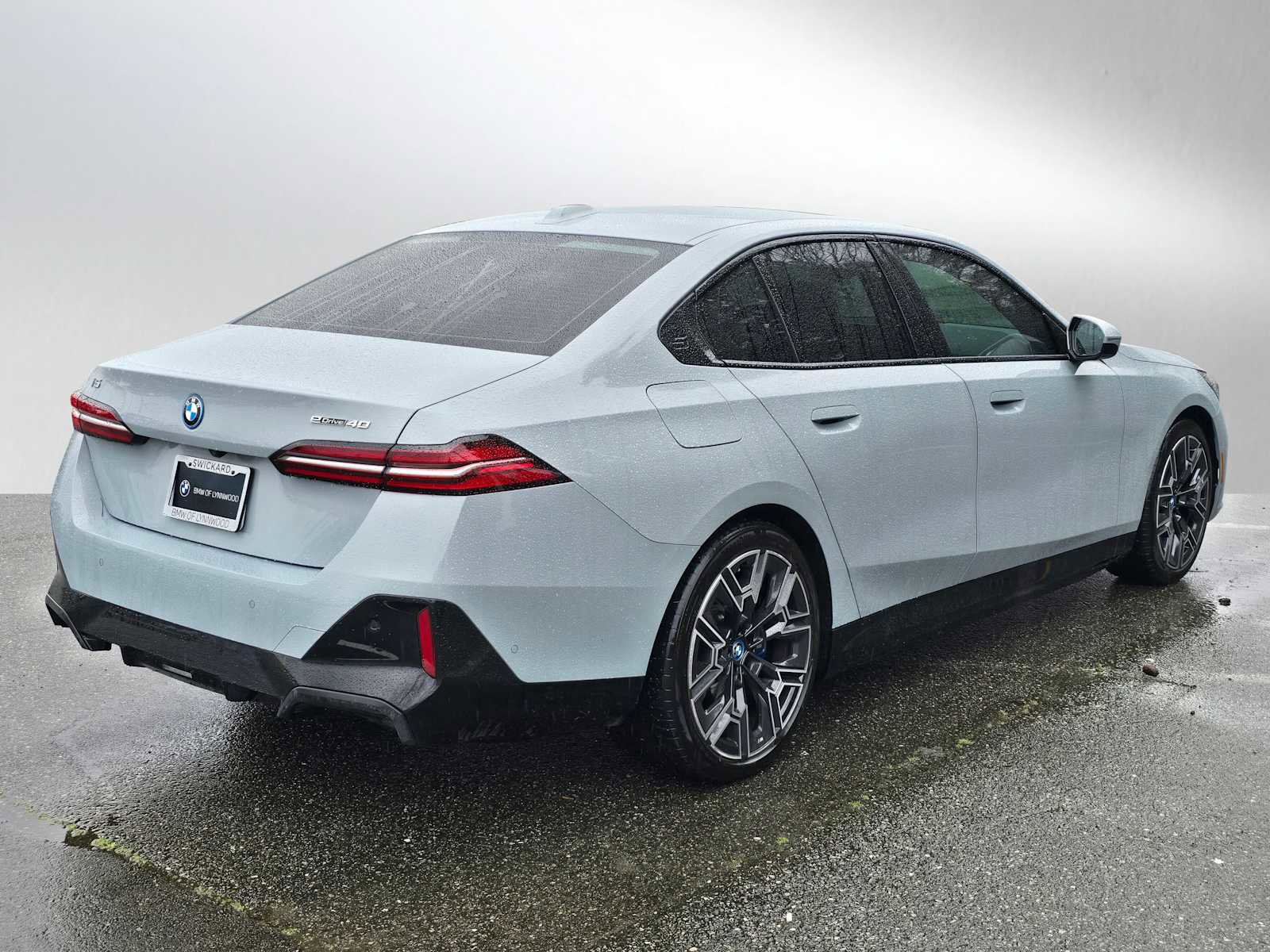 Used 2025 BMW i5 eDrive40i w/ M Sport Package image 3