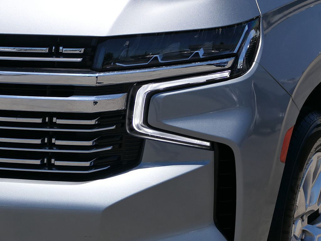 Used 2024 Chevrolet Suburban Premier RWD image 7