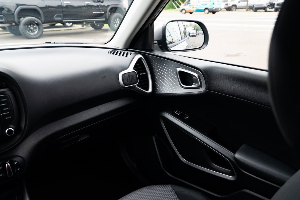 Used 2024 Kia Soul LX w/ Option Group 015 image 10