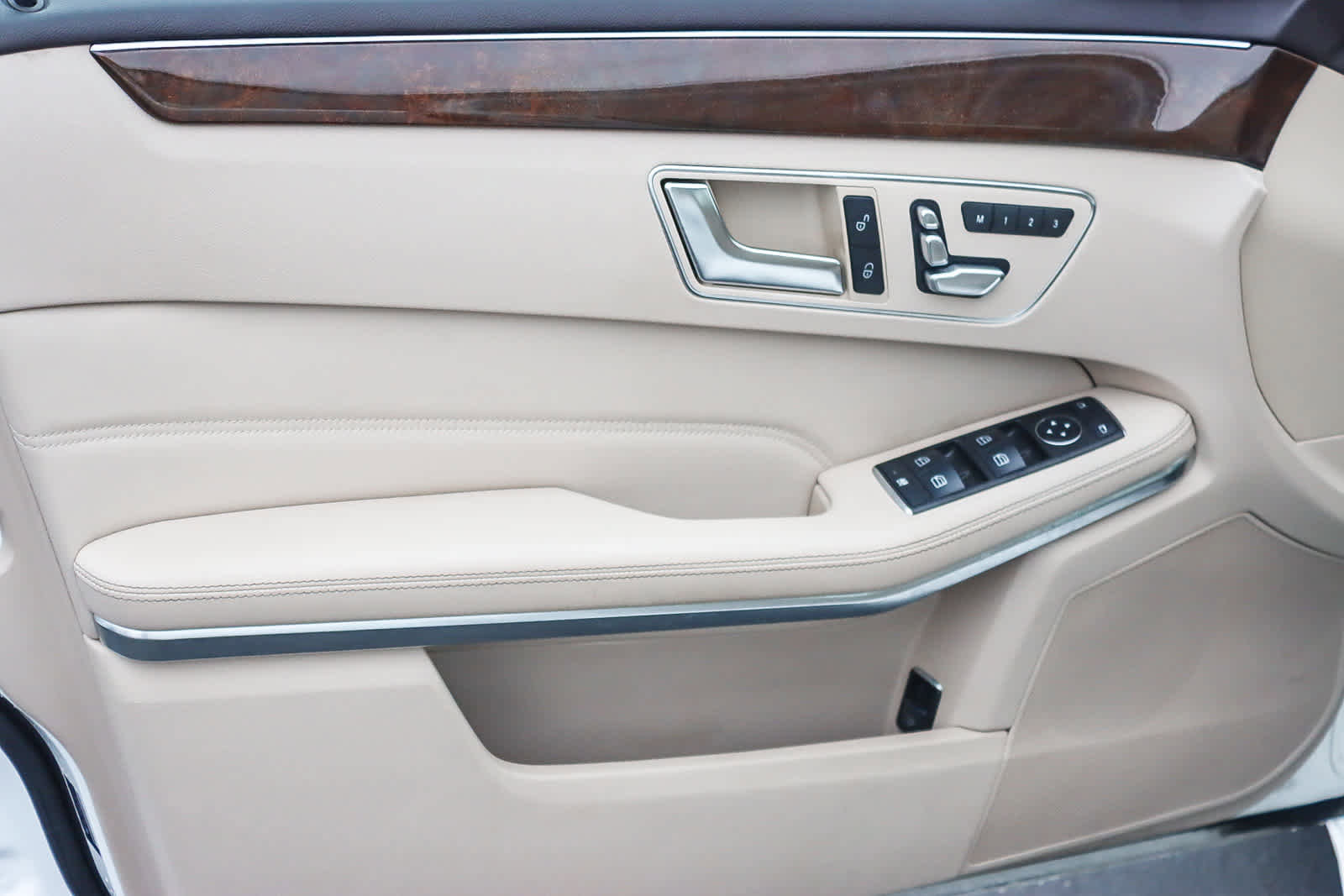 Used 2014 Mercedes-Benz E 350 4MATIC Sedan image 20