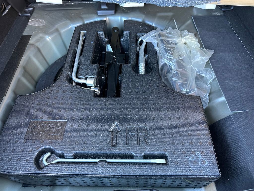 Used 2024 Nissan Kicks SR image 44