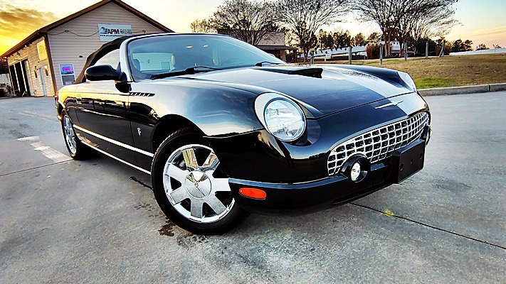 Used 2002 Ford Thunderbird Deluxe image 2