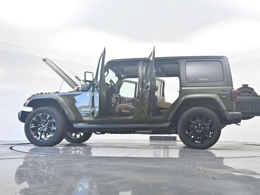 Used 2023 Jeep Wrangler Unlimited Sahara w/ Cold Weather Group AWD/4WD image 43